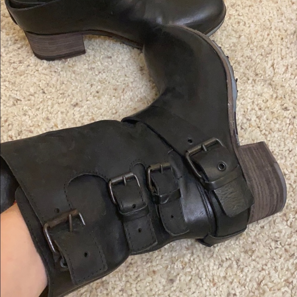 Boots - Picture 4 of 4